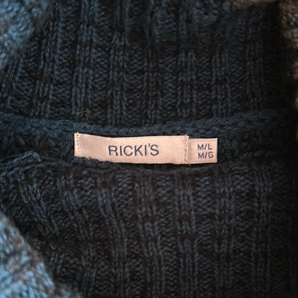 RICKIS Chunky Cable Knit Turtleneck Poncho - Picture 3 of 5